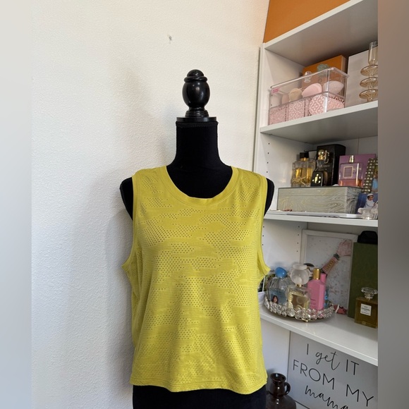 Lululemon train to be tank Lime Green color size large - Picture 3 of 7